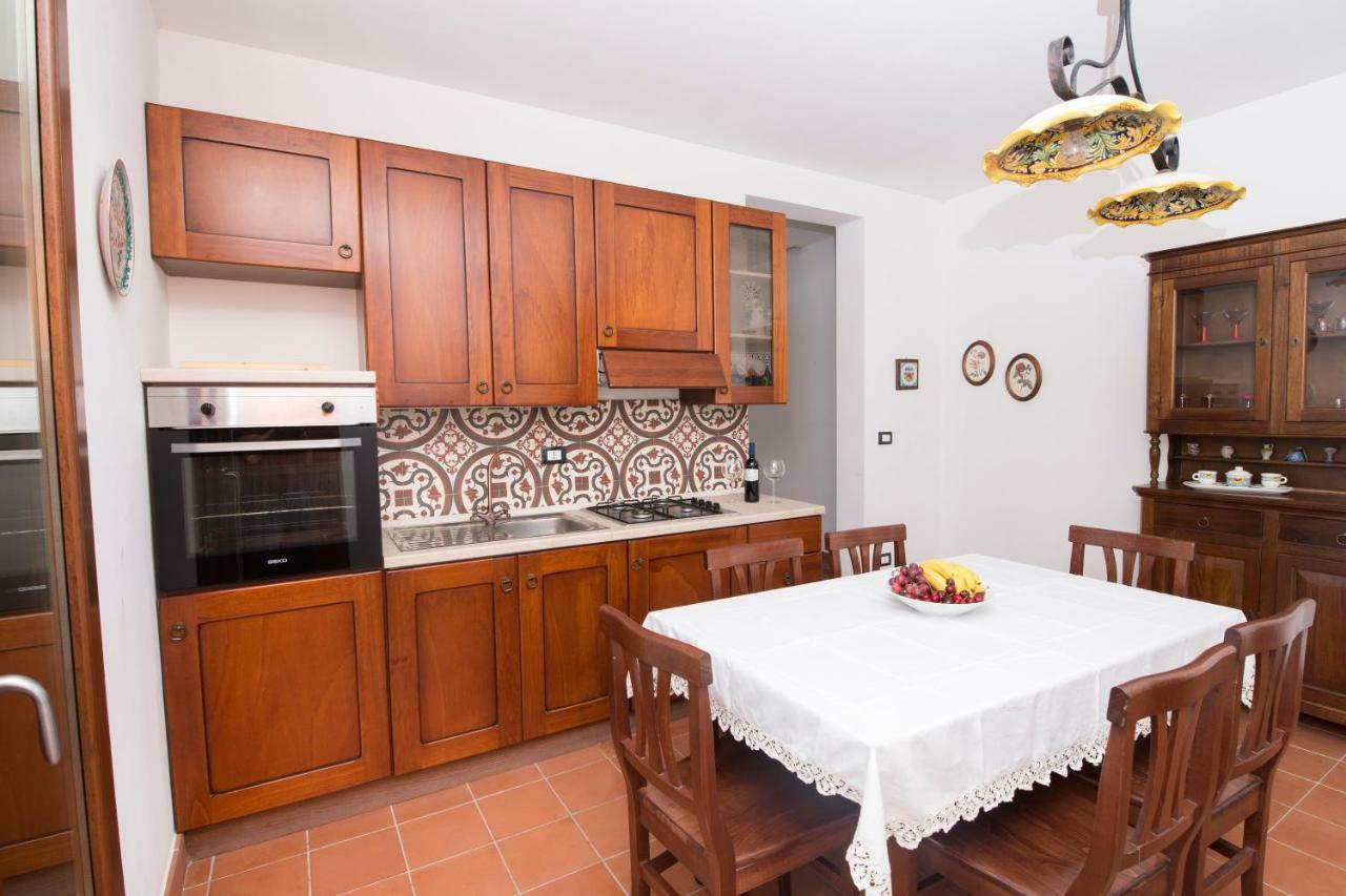 Casa Vacanza "La Piazzetta" 마르자메미 외부 사진